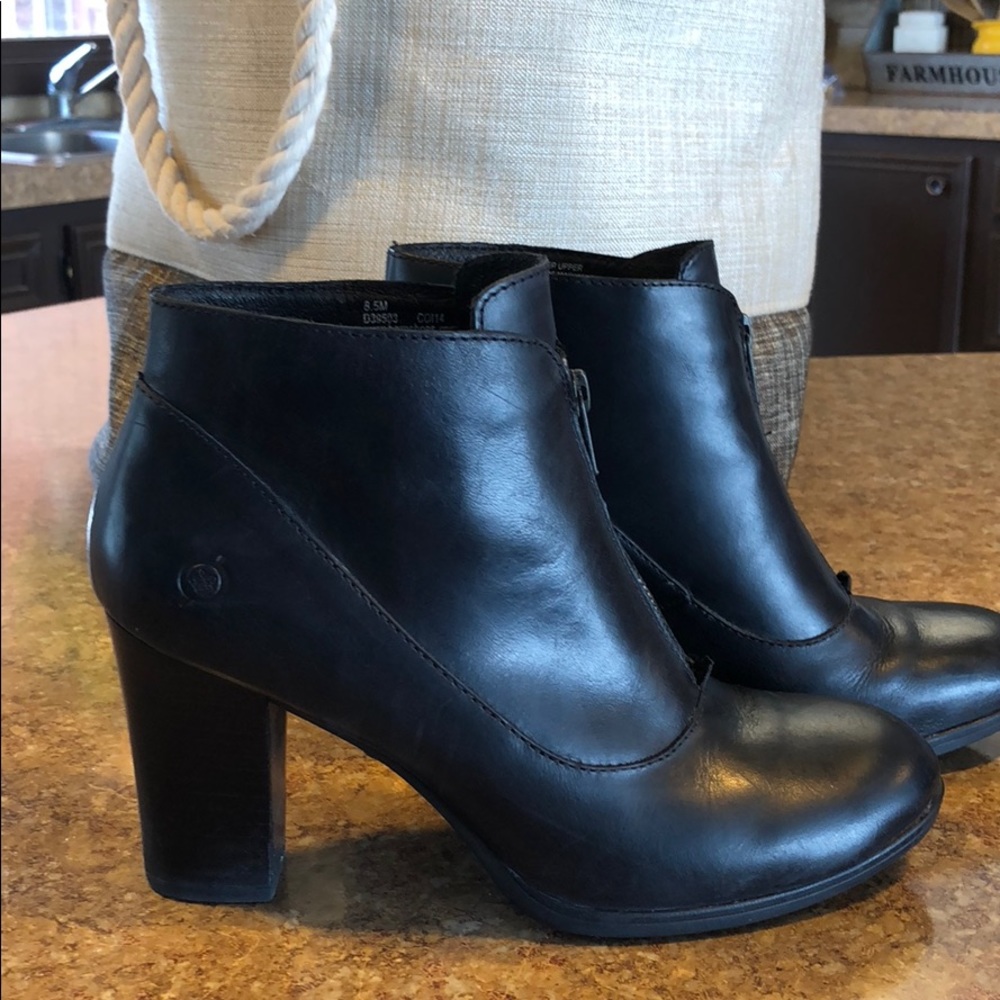 Born , zipper boots